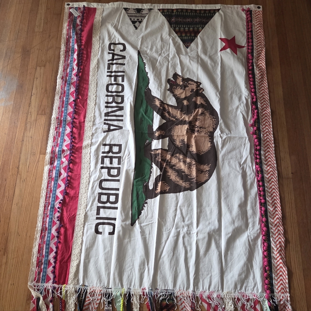 PacSun California Republic Bear Flag Boho Tapestry Wall Hanging NWT